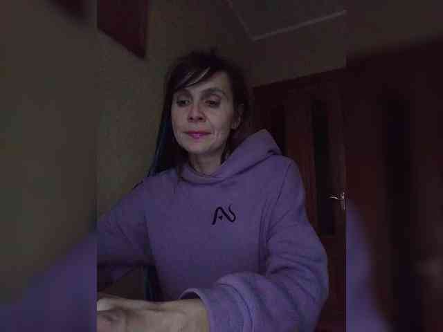 Hellenalonenochka webcam