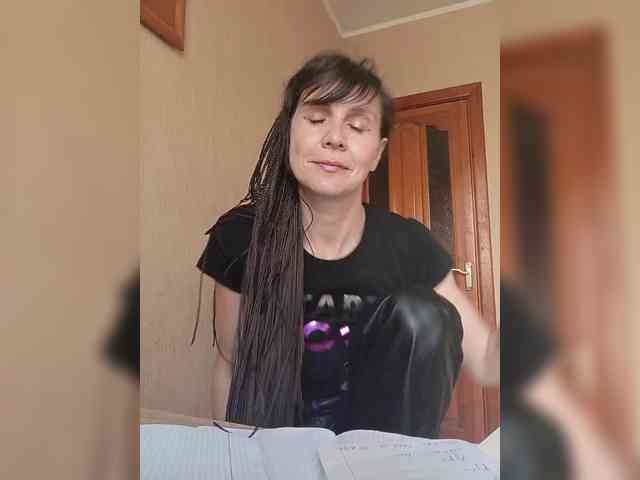 Hellenalonenochka webcam