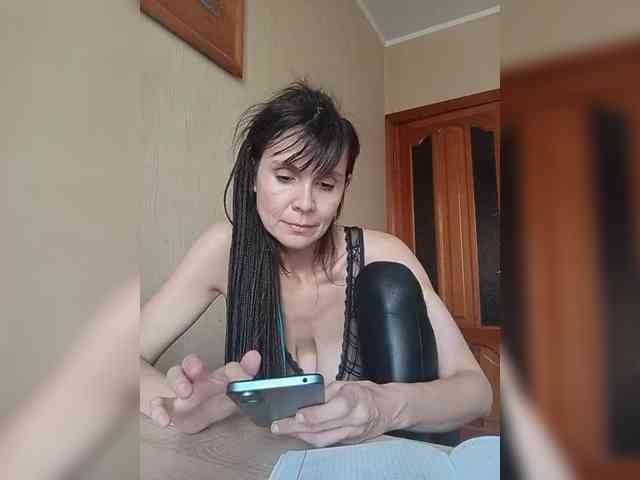 Hellenalonenochka webcam