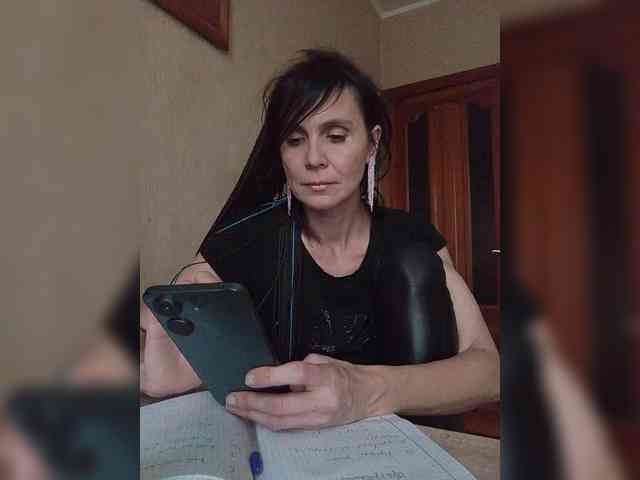 Hellenalonenochka webcam