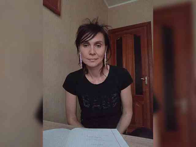 Hellenalonenochka webcam