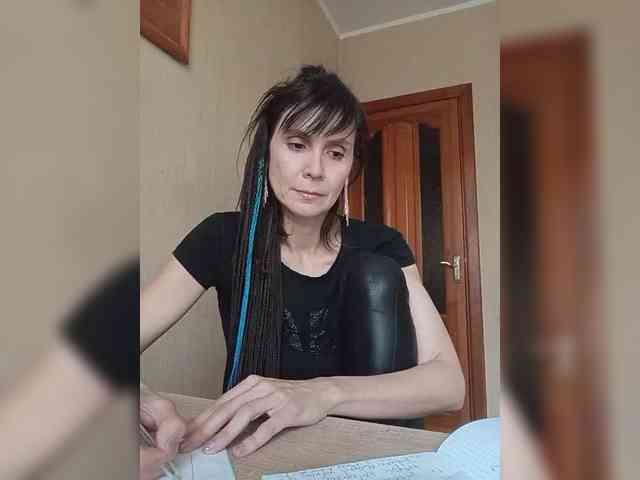 Hellenalonenochka webcam