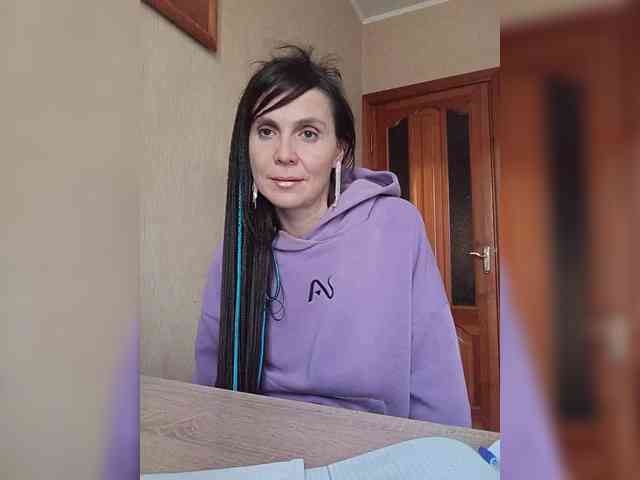 Hellenalonenochka webcam