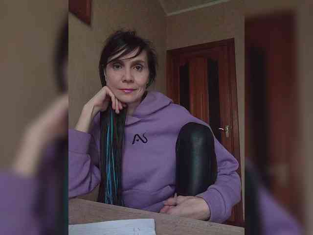 Hellenalonenochka webcam