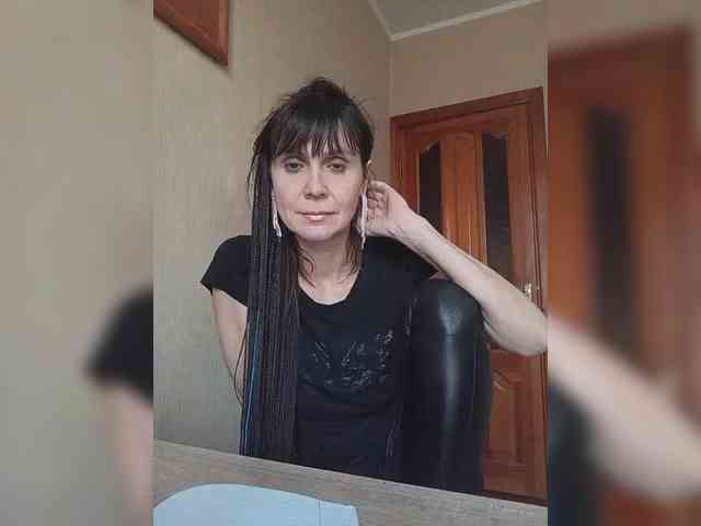 Hellenalonenochk... Live Webcam on BongaCams