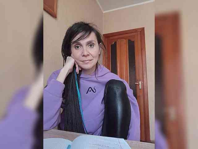 Hellenalonenochka webcam