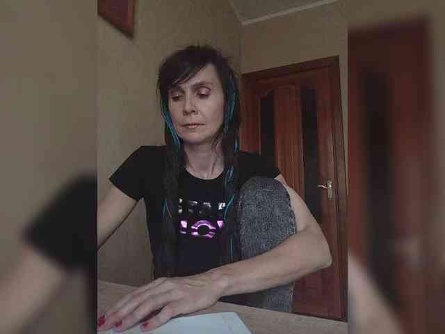 Hellenalonenochka webcam