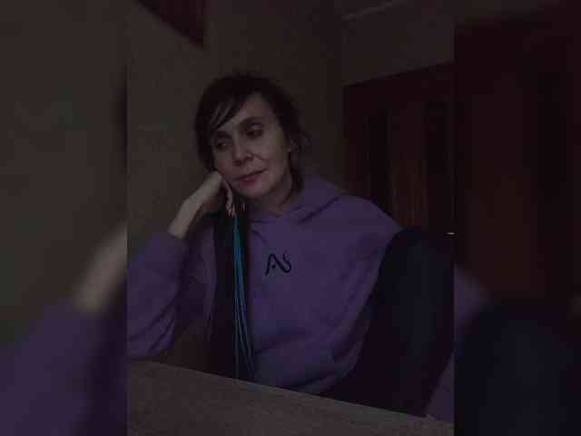 Hellenalonenochka webcam