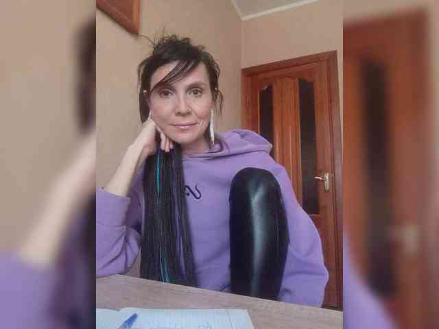 Hellenalonenochka webcam