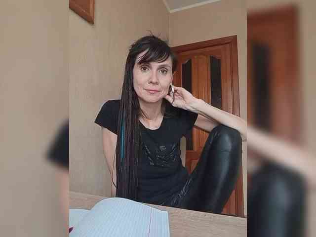 Hellenalonenochka webcam