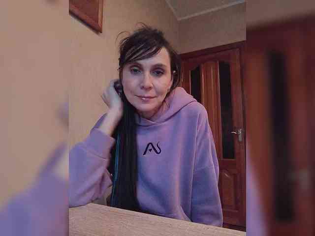 Hellenalonenochka webcam