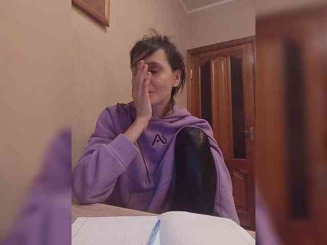 Hellenalonenochka webcam