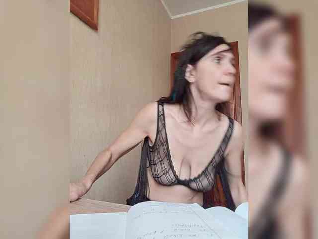 Hellenalonenochka webcam