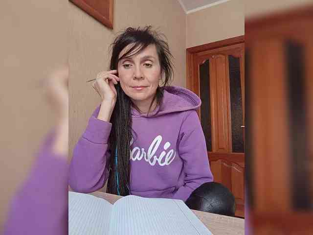 Hellenalonenochka webcam