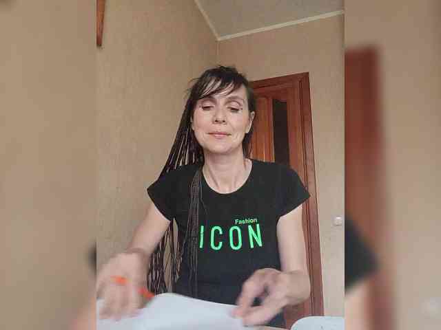 Hellenalonenochka webcam