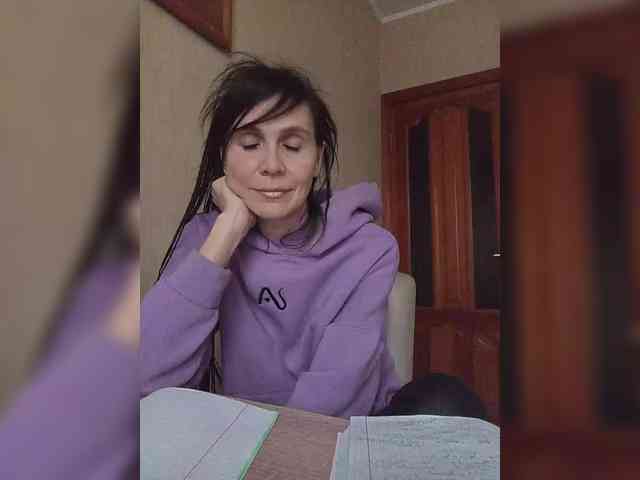 Hellenalonenochka webcam