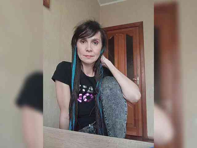 Hellenalonenochka webcam