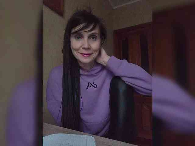 Hellenalonenochka webcam