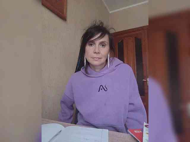 Hellenalonenochka webcam