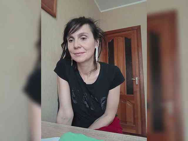 Hellenalonenochk... Live Webcam on BongaCams