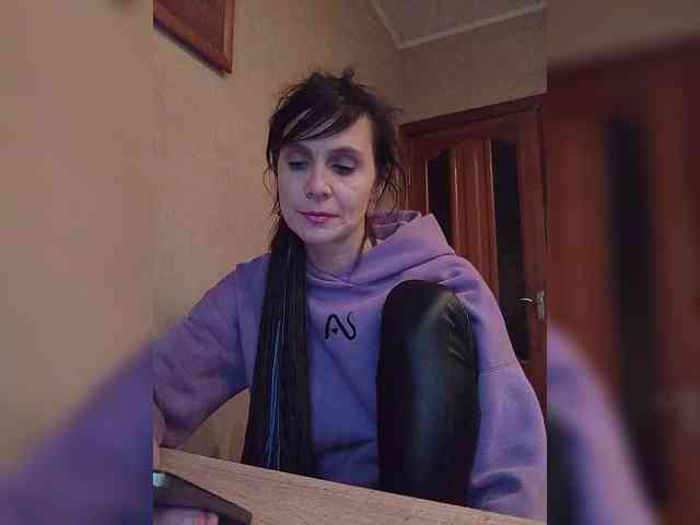 Hellenalonenochka webcam