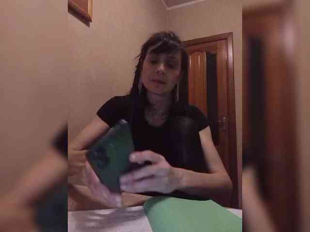 Hellenalonenochka webcam