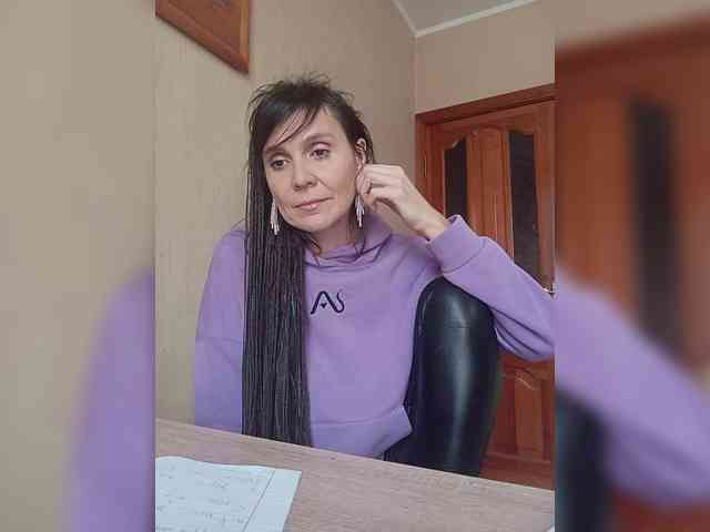 Hellenalonenochka webcam