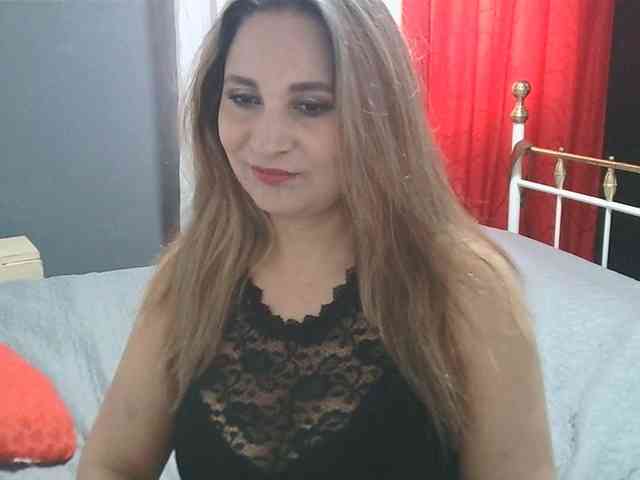 lorainne2 Live Webcam on BongaCams