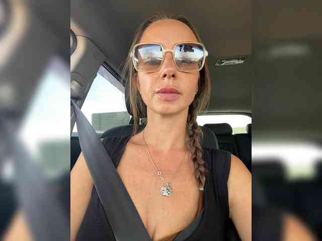 Miss_Milka webcam