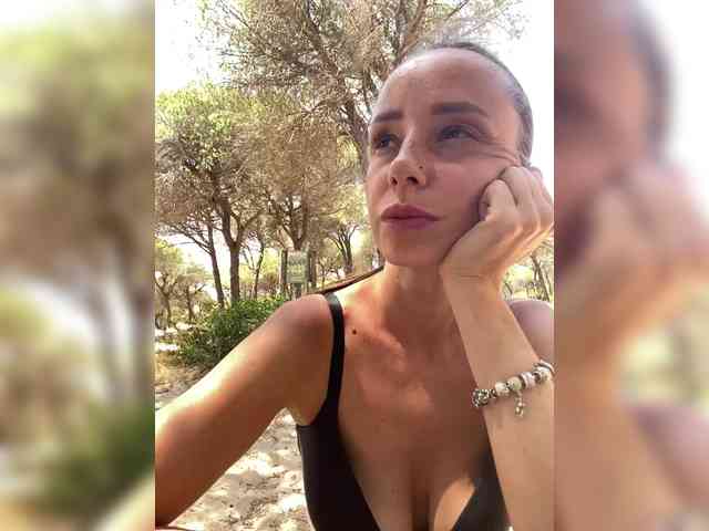 Miss_Milka webcam