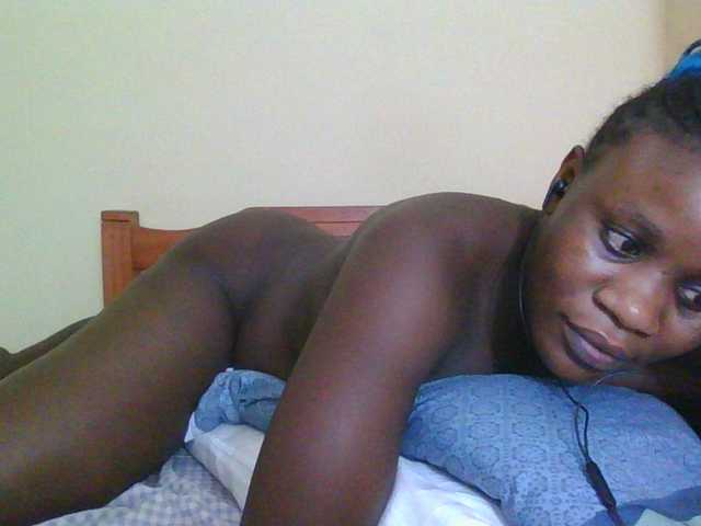 le modèle Babyrozzilah est en webcam porno dans un show sur le site bongacams, il possède les tags suivants: Ebony,Brunette,Trimmed