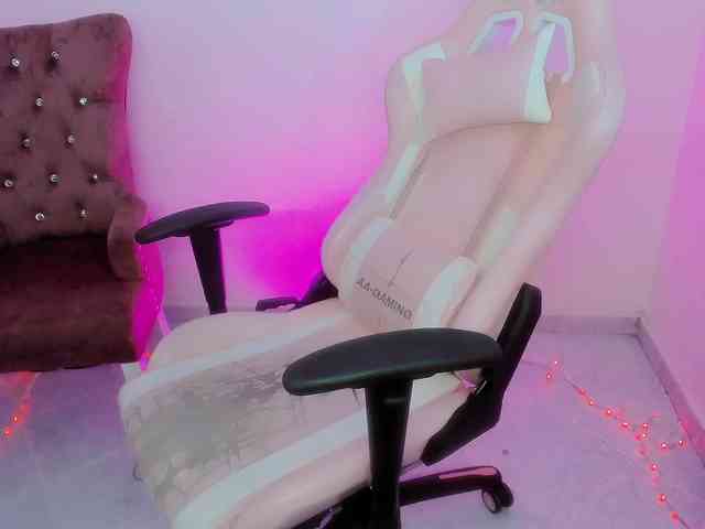 ZooeyBelair webcam
