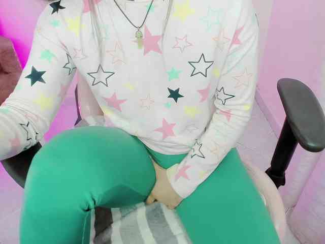ZooeyBelair webcam