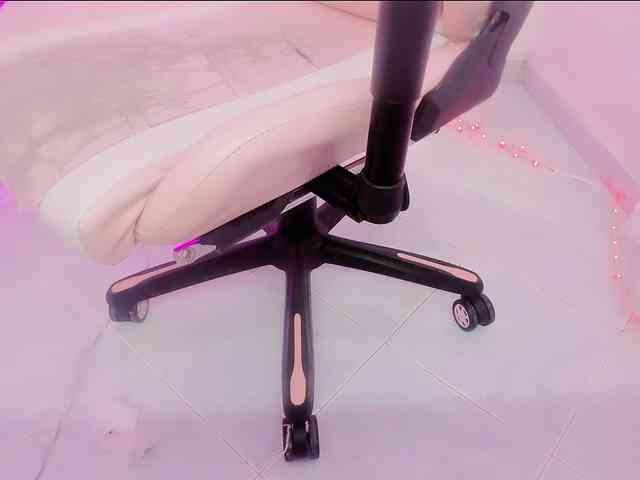 ZooeyBelair webcam