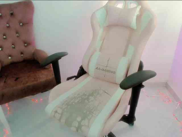 ZooeyBelair webcam