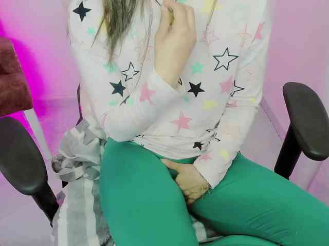 ZooeyBelair webcam