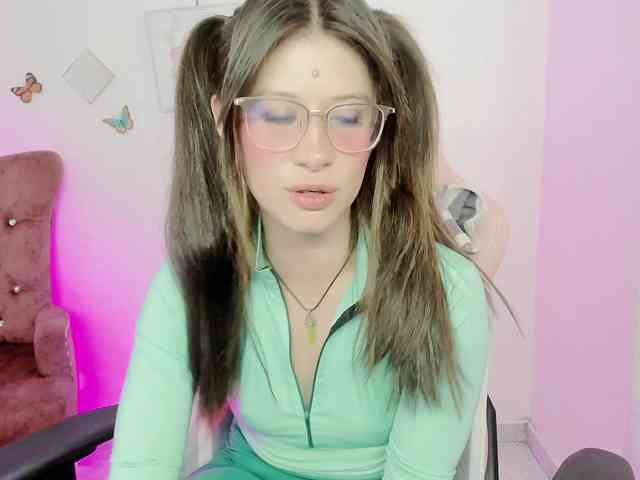 ZooeyBelair webcam