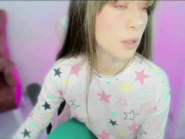 ZooeyBelair webcam