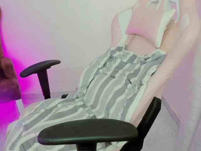 ZooeyBelair webcam