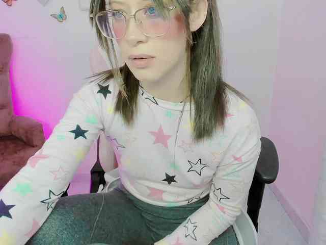 ZooeyBelair webcam