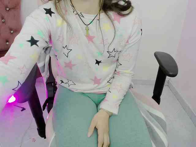 ZooeyBelair webcam