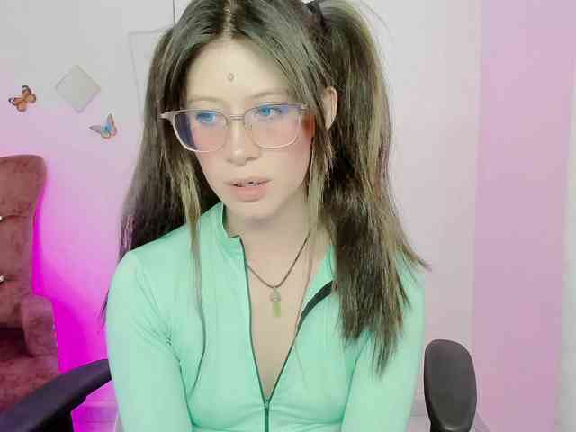 ZooeyBelair webcam