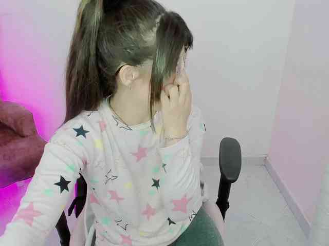 ZooeyBelair webcam
