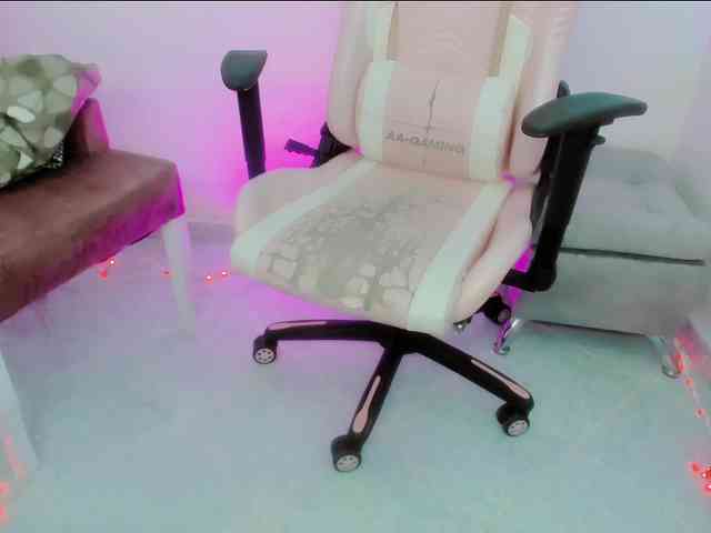 ZooeyBelair webcam