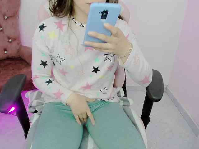 ZooeyBelair webcam