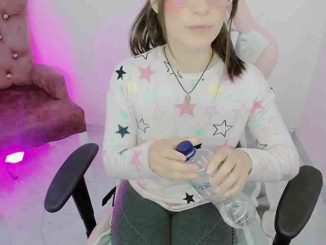 ZooeyBelair webcam