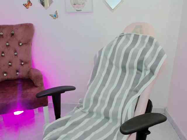 ZooeyBelair webcam