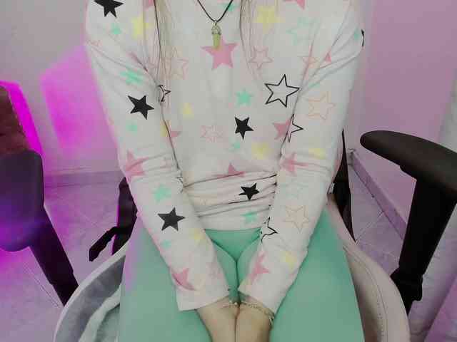 ZooeyBelair webcam