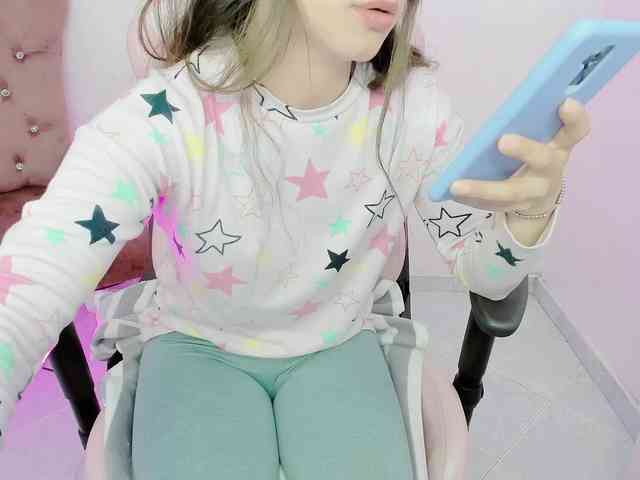ZooeyBelair webcam