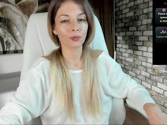 Eva-Melow's BongaCams show and profile